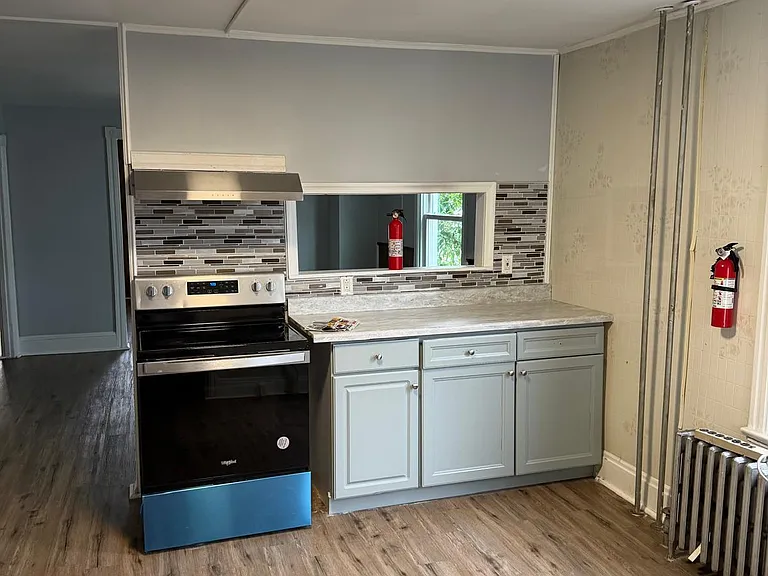 631 Belmont St #1 — Photo 3