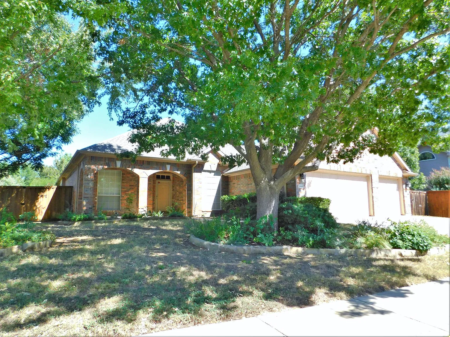 4 bed, 2256 sqft, $2,495 — Photo 3