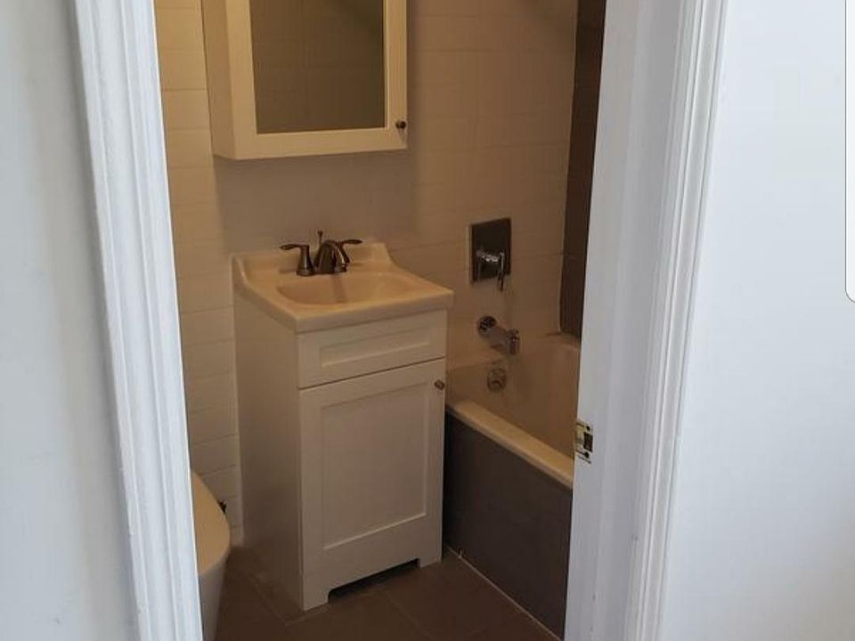 2nd image of 21 E 17th St APT 4