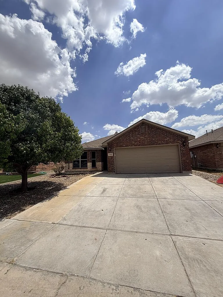 3 bed, 2.0 bath, 1630 sqft, $2,200 — Photo 2