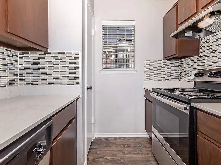 Eagle's Point Apartments — Photo 72