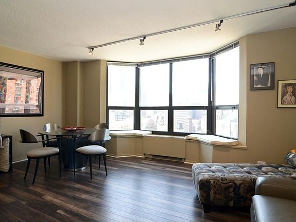4th image of 899 S Plymouth Ct APT 2202