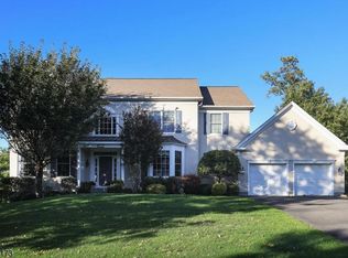 16 Oak Ln, Green Brook, NJ 08812