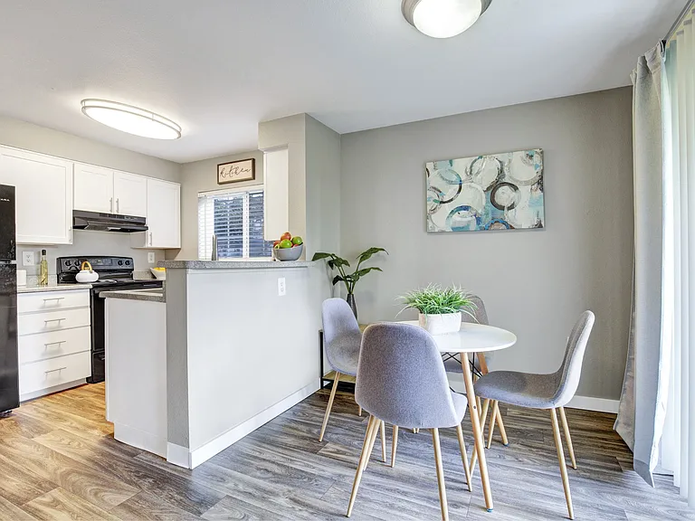 Beaumont Grand Apartment Homes — Photo 21