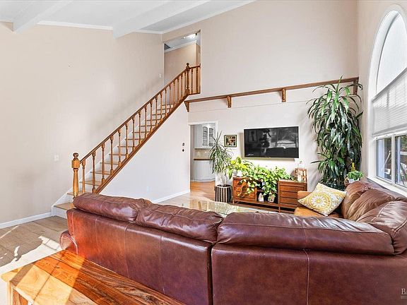 5th image of 416 Tanglewood Court