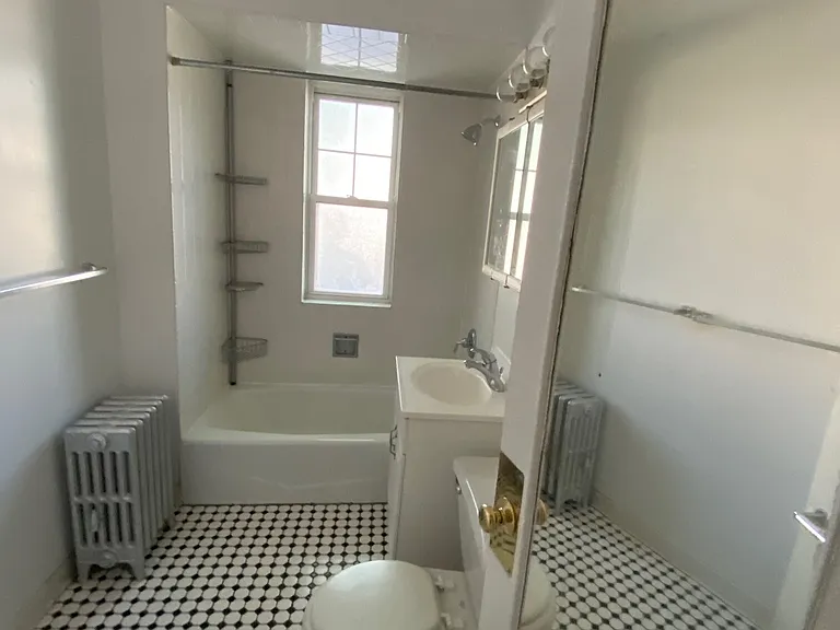 800 Seward St #2 — Photo 8