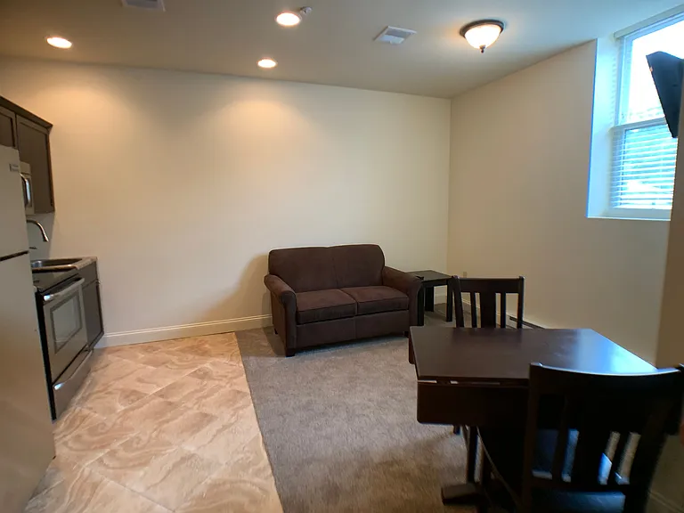 1740 Chestnut St — Photo 12