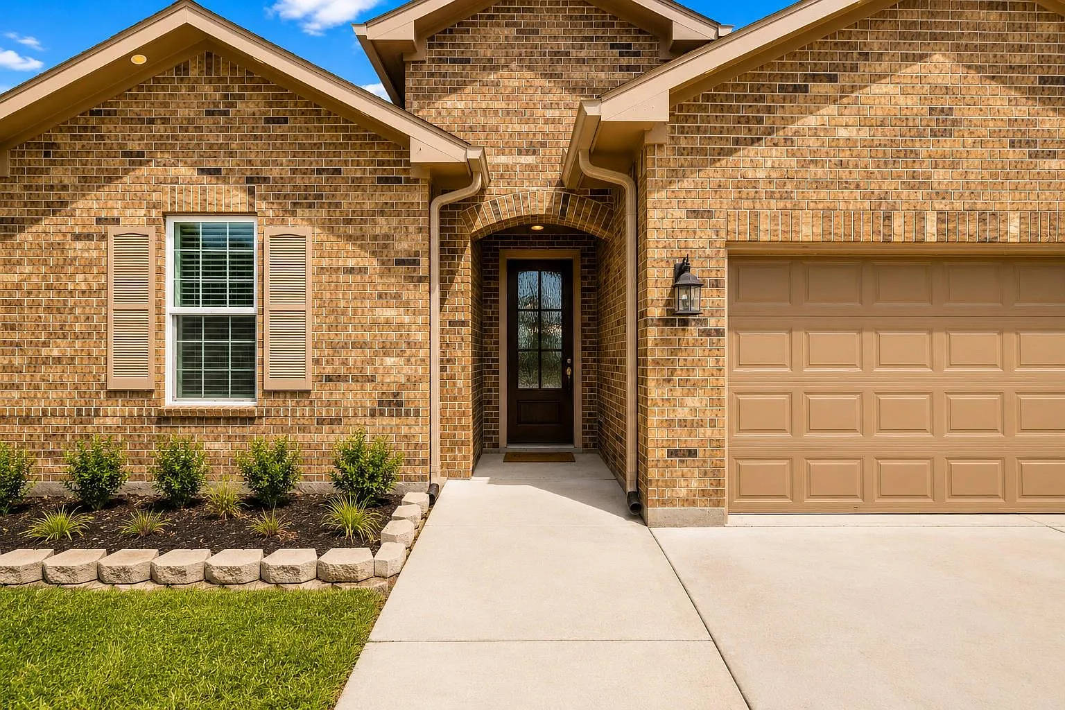 3 bed, 2.0 bath, 1795 sqft, $2,399 — Photo 3