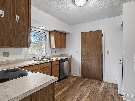 3rd image of 2407 Buchanan St NE APT 2