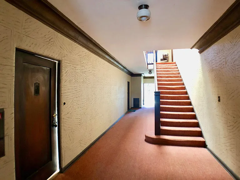 1352 W 10th St #3 — Photo 6
