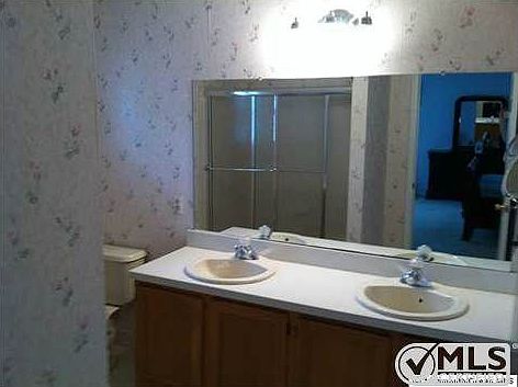 3rd image of 906 Gardenia Dr