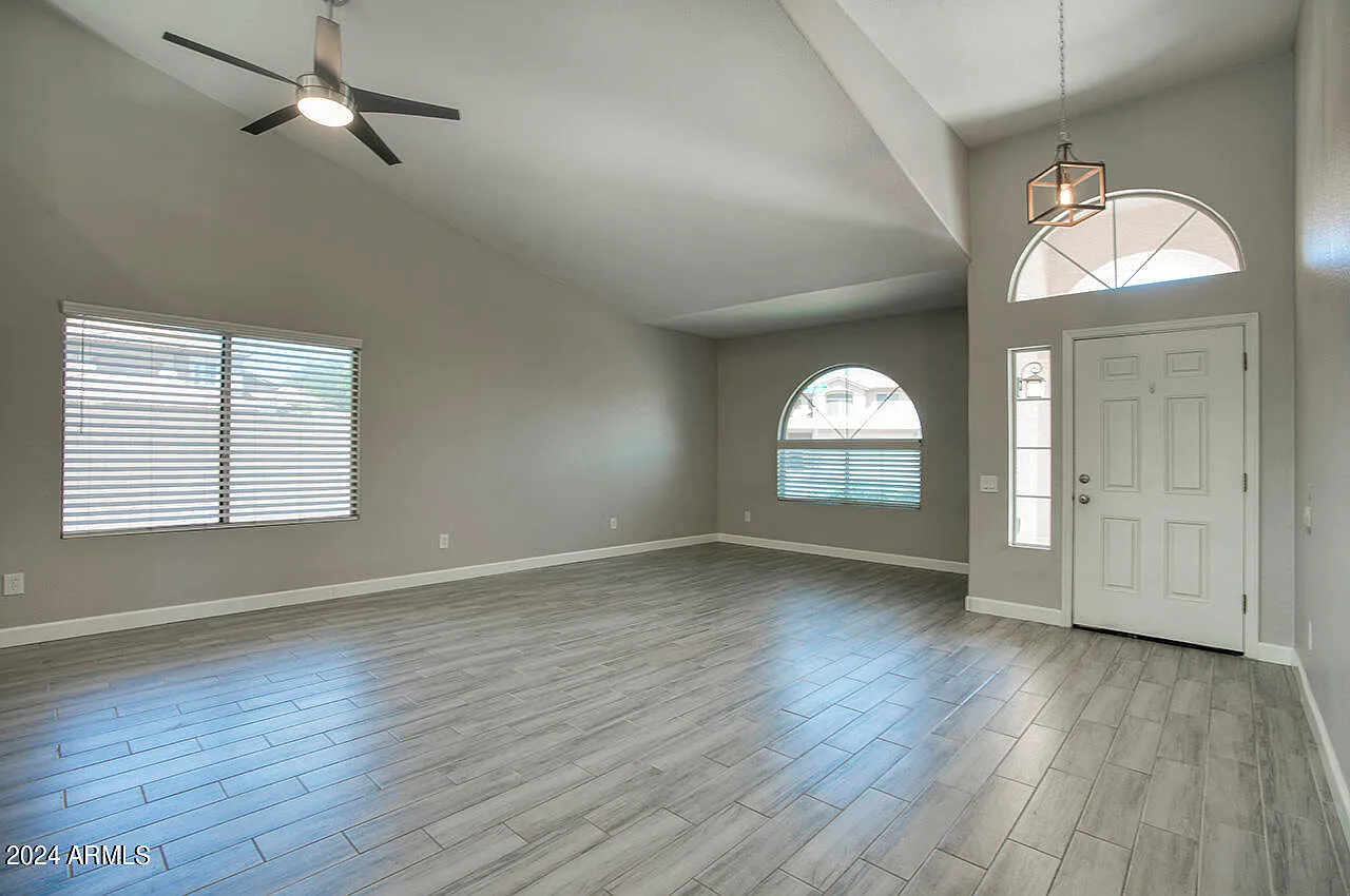 4 bed, 2.0 bath, 2175 sqft, $3,200 — Photo 4