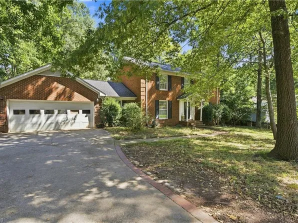 1702 Westminster Dr, Greensboro, NC 27410