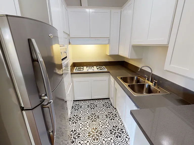 Washington Apartments — Photo 4