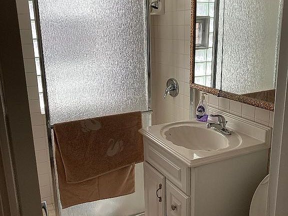 4th image of 122 N Eastwood Ave