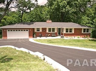 1233 N Hickory Ln, East Peoria, IL 61611