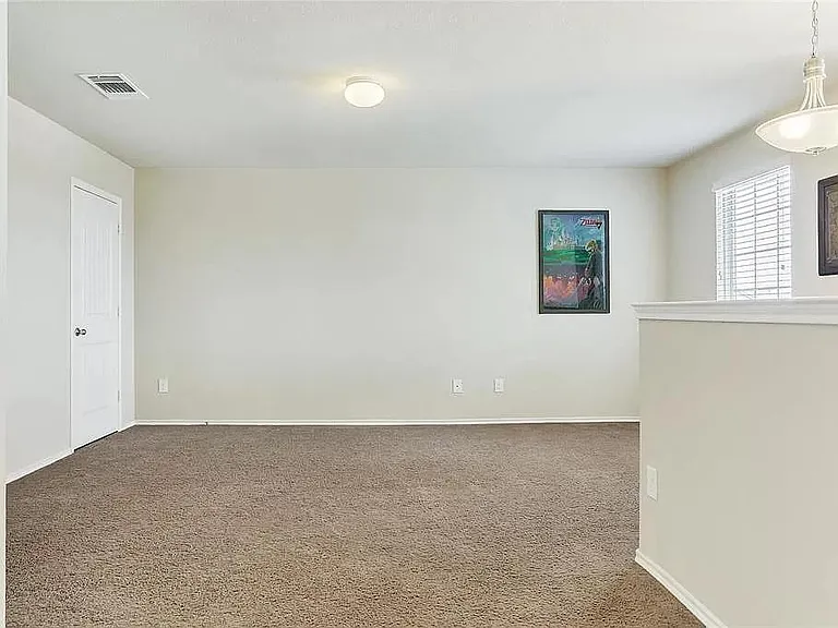 1402 Bent Grass Dr — Photo 5