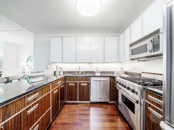 130 West 19th Street 3E image 3 of 11