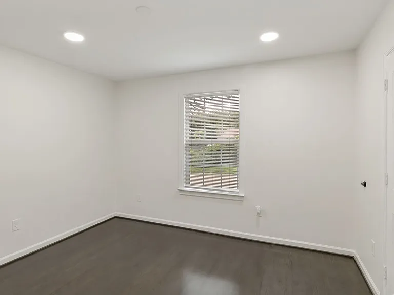 6502 Howard Ave — Photo 2