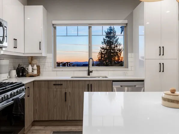 23710 133rd Ave #1, Maple Ridge, BC V4R 2W6