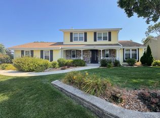 4040 S Avon Dr, New Berlin, WI 53151