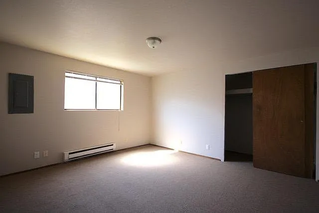3 bed, 1000 sqft, $2,500 — Photo 3