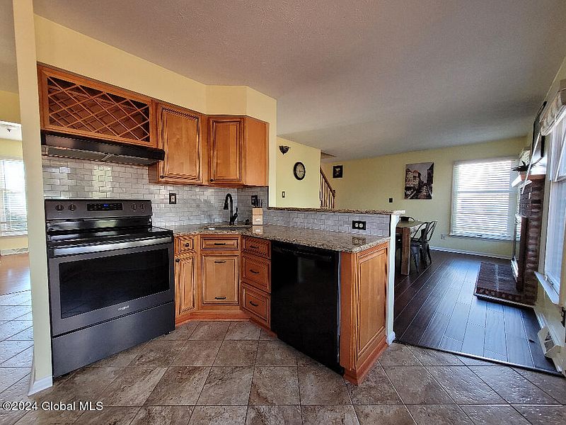 3rd image of 352 Lexington Street