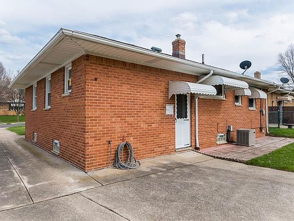 4th image of 7552 Farnum Ave
