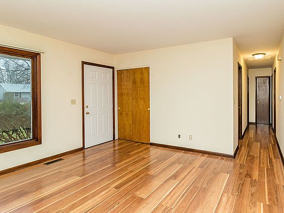 4th image of 2190 W Illinois Ave