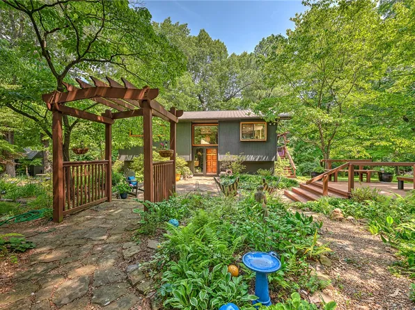 2690 W White Oak St, Fayetteville, AR 72704