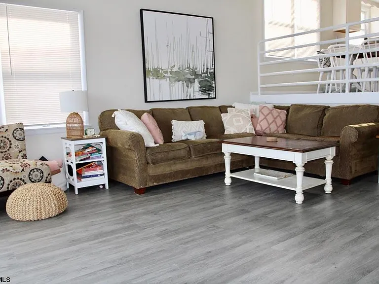 1101 E Shore Dr #D — Photo 3