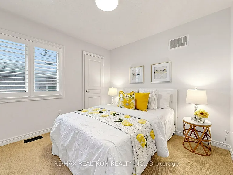 7 Military Ct — Photo 32