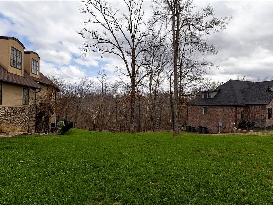 2nd image of 1604 NE Chapel Hill Dr #31