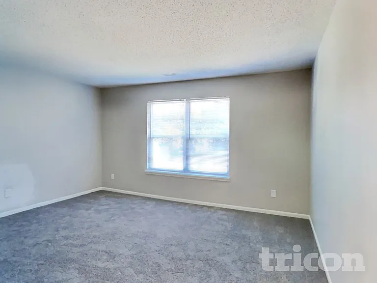 7114 Mars Dr — Photo 8