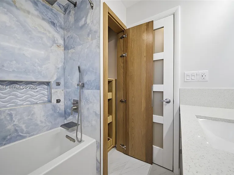 2202 N 42nd Ave — Photo 11