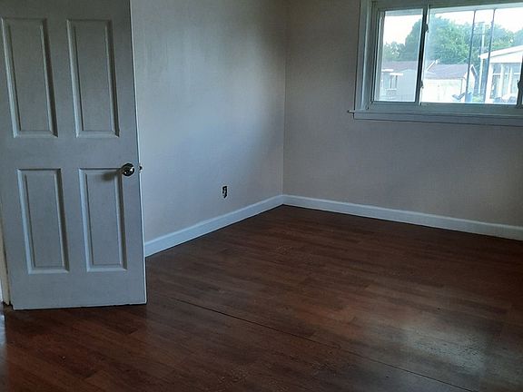 2nd image of 895 Cleveland Ave