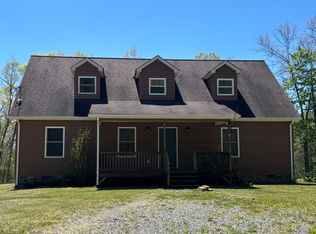 390 Twin Oaks Ln, Flat Top, WV 25841