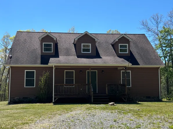 390 Twin Oaks Ln, Flat Top, WV 25841
