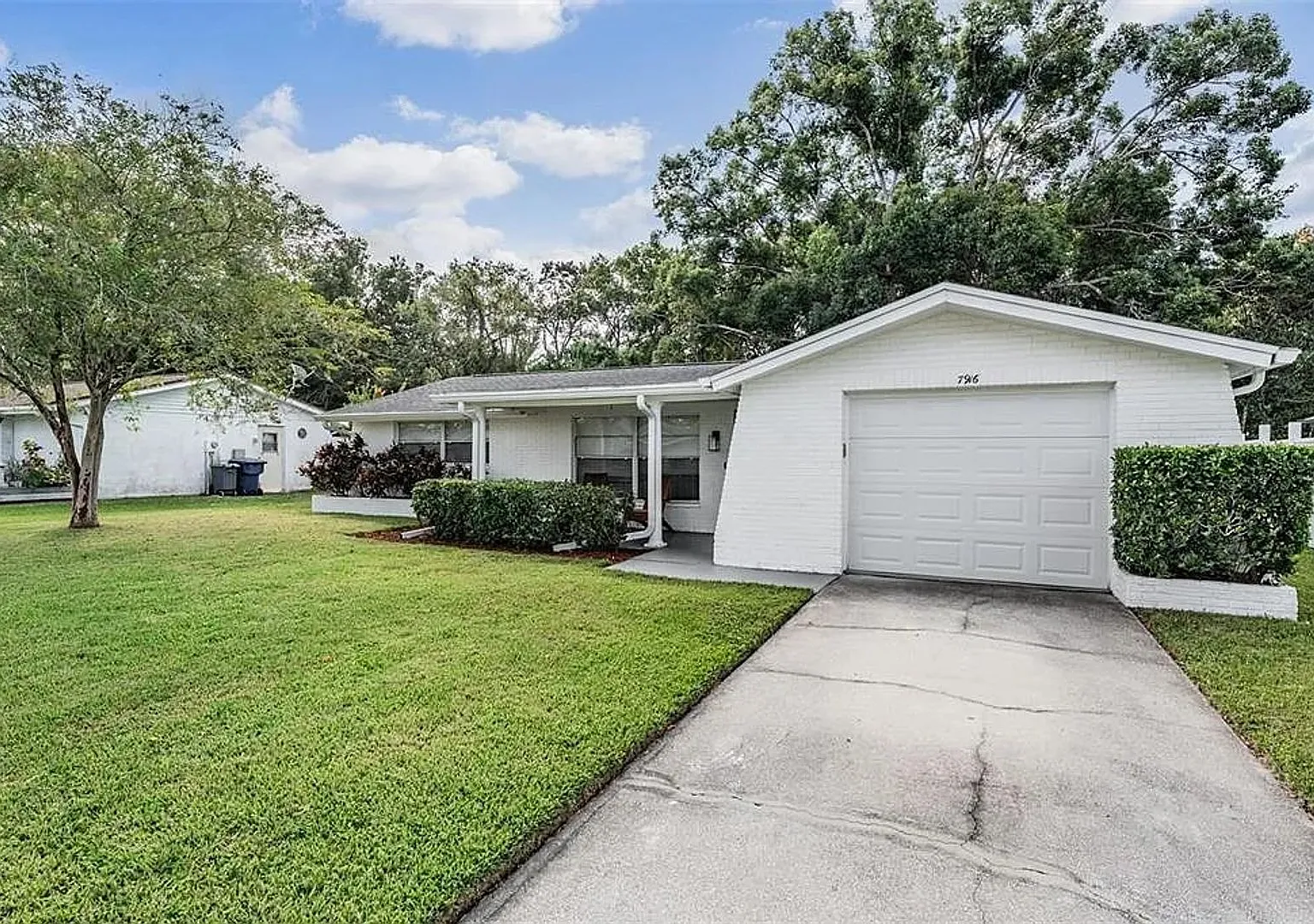 Beautiful and Spacious 2 bedroom 2 bath home — Photo 2