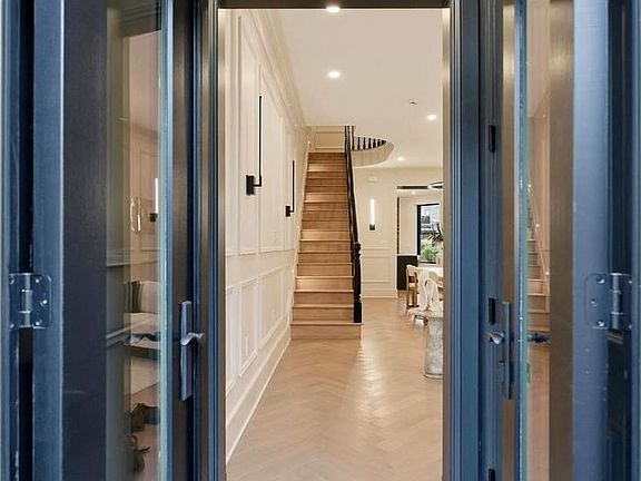 3rd image of 1816 Belmont Rd NW