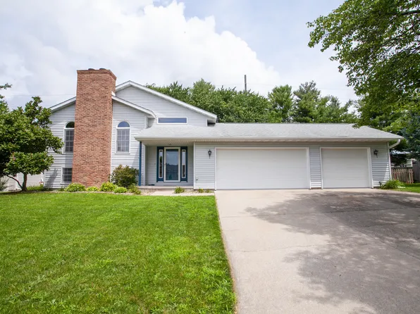 606 Carriage Hills Rd, Normal, IL 61761