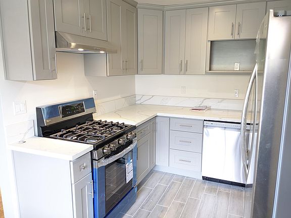 2nd image of 233 Mira Mar Ave APT 2