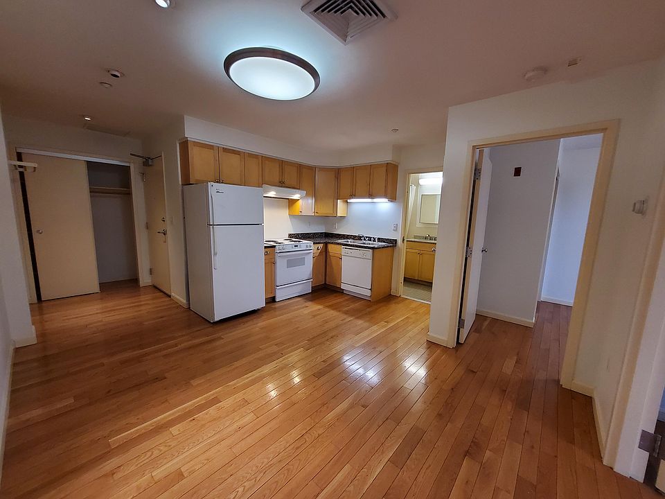 2nd image of 31 Peterborough St #9ec5594ac
