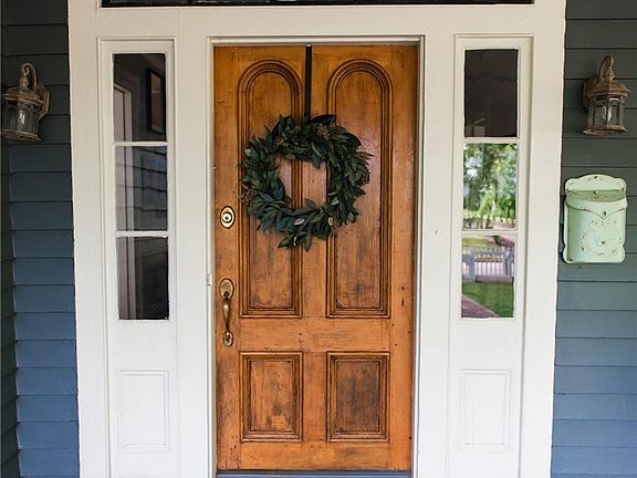 5th image of 103 E Elm