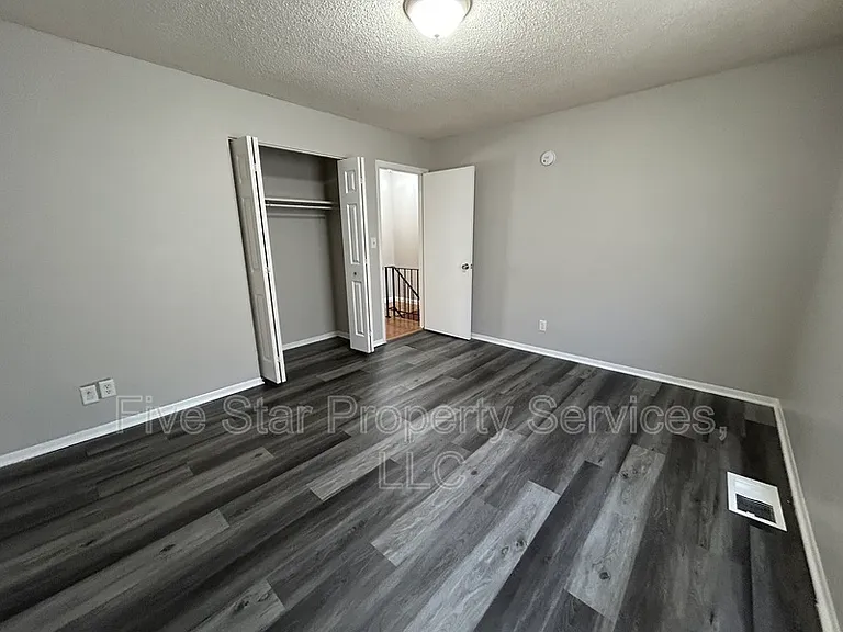 Lake Shore Apartments — Photo 7