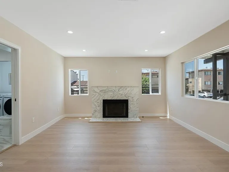 1206 Tamarind Ave — Photo 4