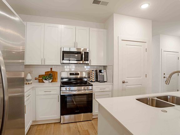 River Rock at Dallas - Meander Kitchen 1