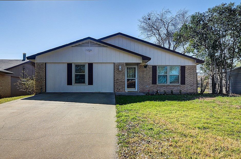 1st image of 1901 Skylark Dr