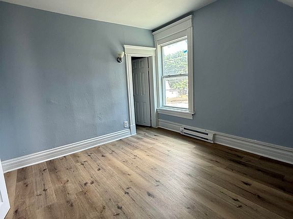 5th image of 1501 Leer St