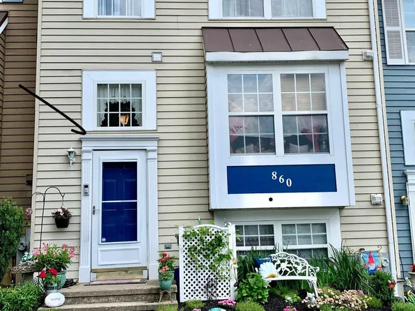 860 Gaming Sq, Hampstead, MD 21074